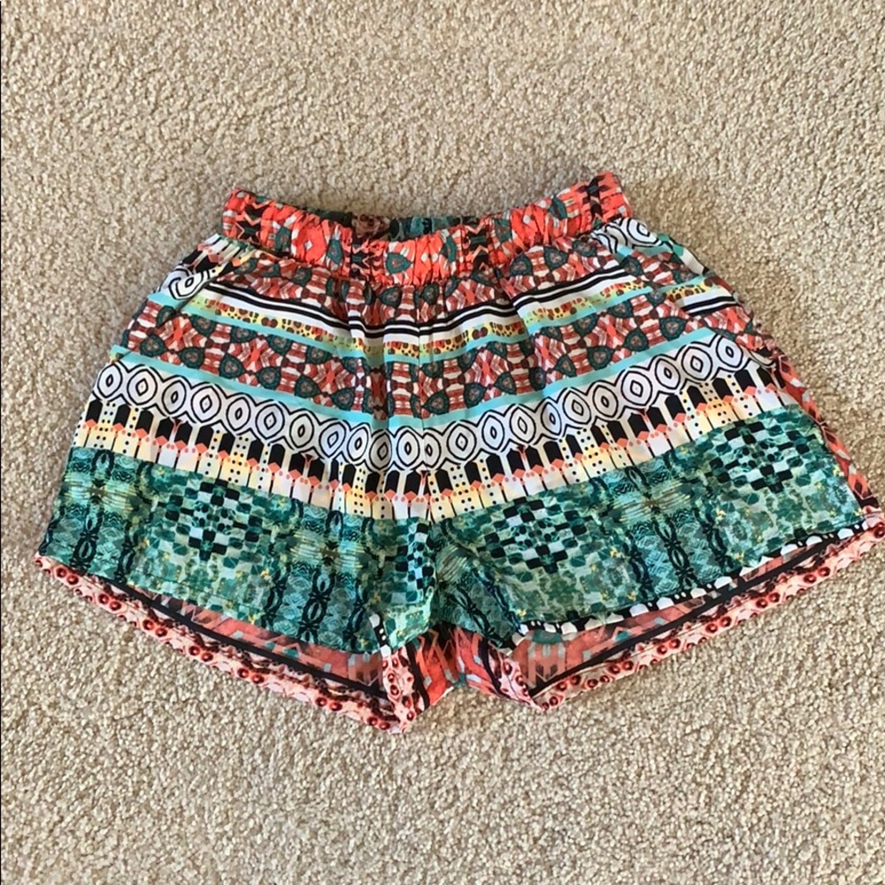 Tyche pattern shorts